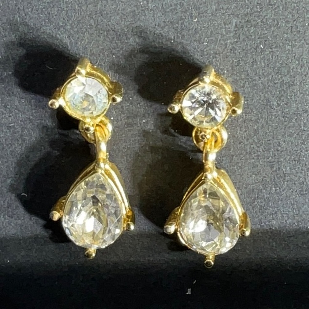 Crystal clear, dazzling dangle earrings